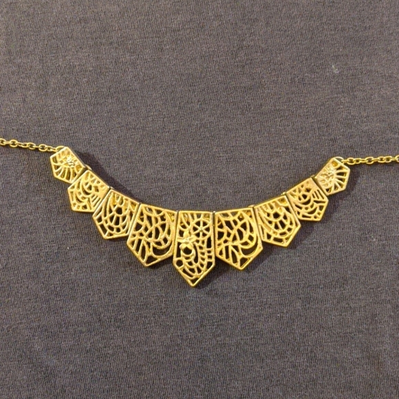Gold statement necklace - Picture 2 of 3